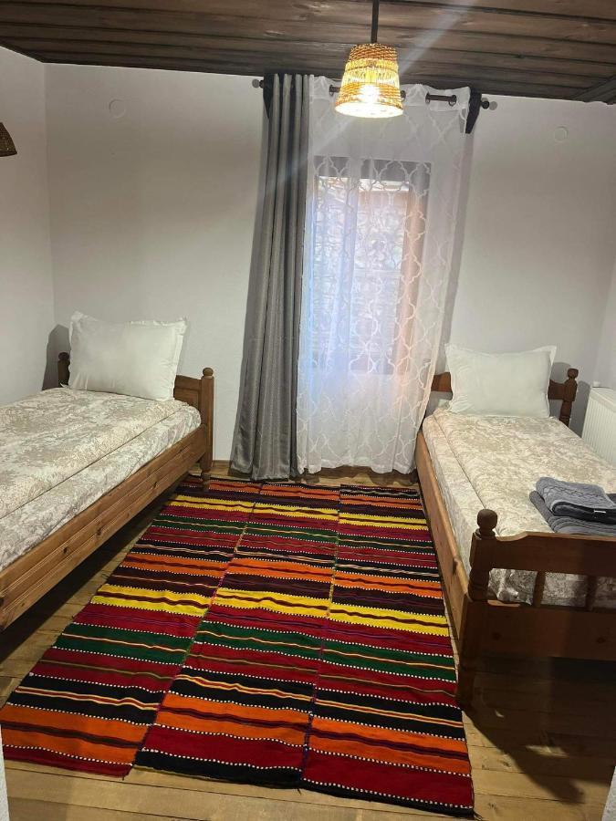 Къща За Гости Близнаците 莱什顿 外观 照片